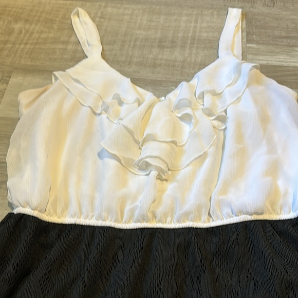 Staple Dress. 👗 - Picture 3 of 4